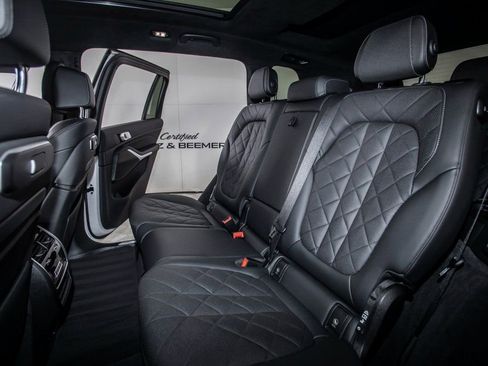 Used 2023 BMW X7 xDrive40i w/ M Sport Package image 15