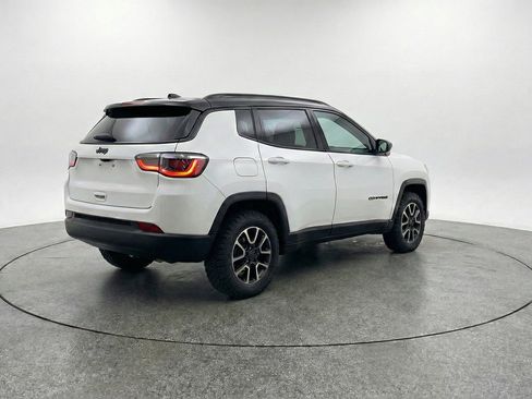Used 2025 Jeep Compass Trailhawk AWD/4WD image 9