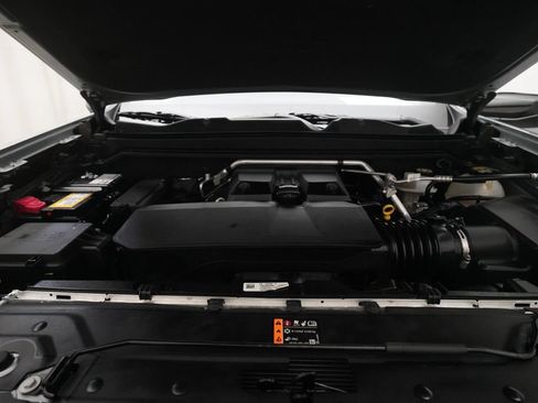 Used 2024 Chevrolet Colorado Z71 w/ Z71 Convenience Package 2 AWD/4WD image 3