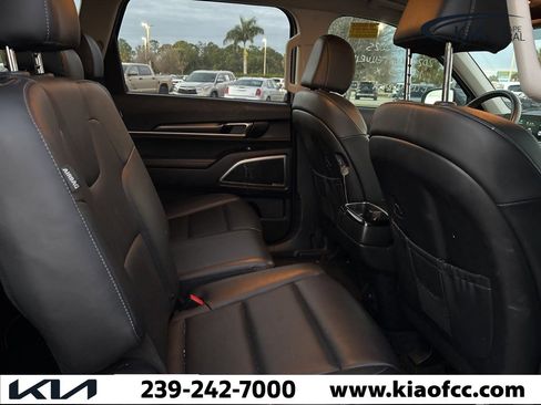 Certified 2025 Kia Telluride LX image 12