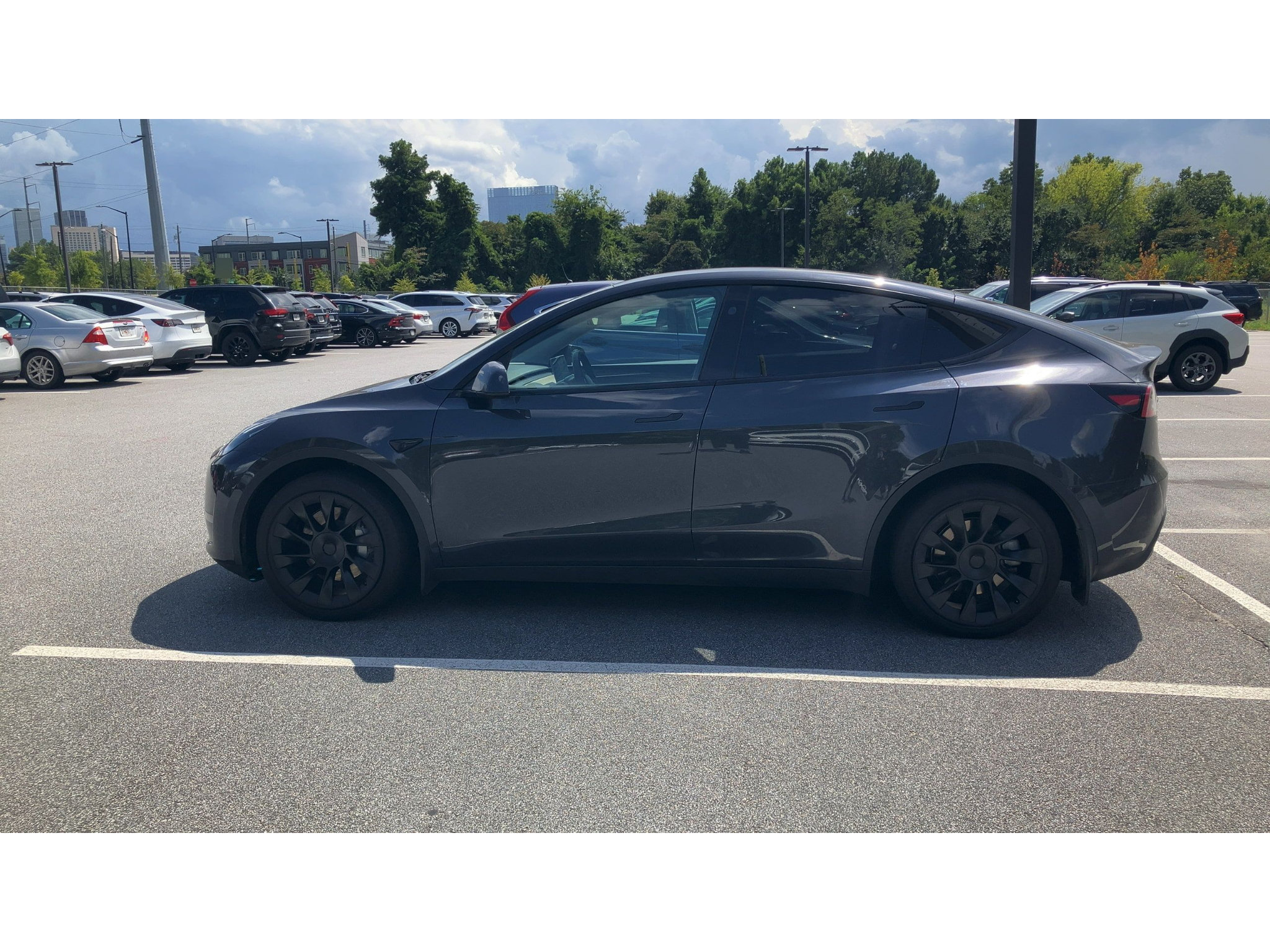 Used 2024 Tesla Model Y Long Range RWD image 2