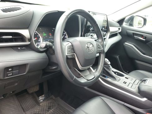 Used 2022 Toyota Highlander XLE AWD/4WD image 20