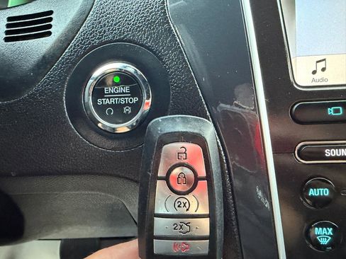 Used 2018 Ford Explorer Limited image 27