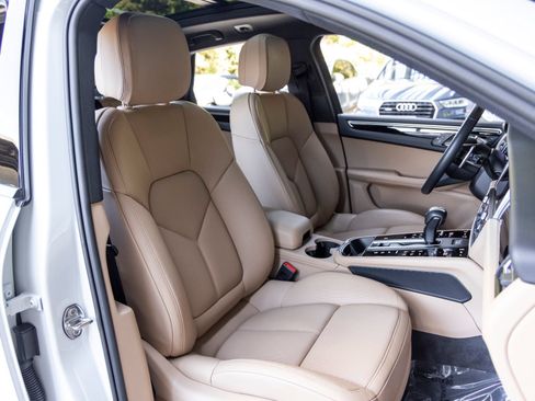Certified 2026 Porsche Macan AWD/4WD image 66