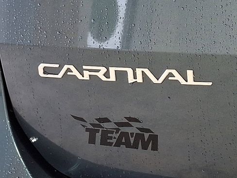 Used 2023 Kia Carnival SX Prestige image 32