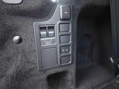 New 2025 Land Rover Discovery S AWD/4WD image 15