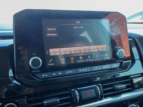 Used 2022 Nissan Pathfinder SV image 3