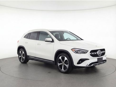 Used 2025 Mercedes-Benz GLA 250 4MATIC image 2