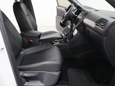 Used 2022 Volkswagen Tiguan SE R-Line image 31