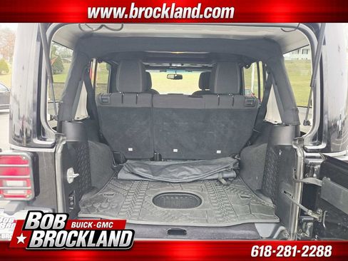 Used 2015 Jeep Wrangler Unlimited Sahara image 14