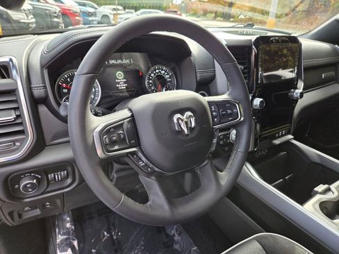 Used 2025 RAM 1500 Laramie image 12