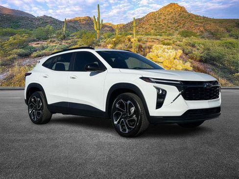 Used 2024 Chevrolet Trax RS w/ Driver Confidence Package image 2