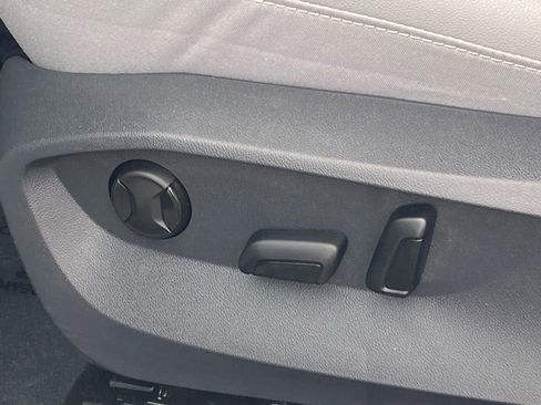 Certified 2024 Volkswagen Taos SE FWD image 14