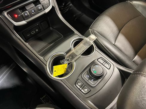 Used 2024 GMC Terrain SLT image 19