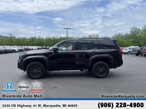 Used 2025 Toyota 4Runner SR5 AWD/4WD image 4