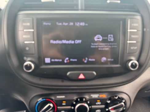 Used 2022 Kia Soul LX FWD image 12