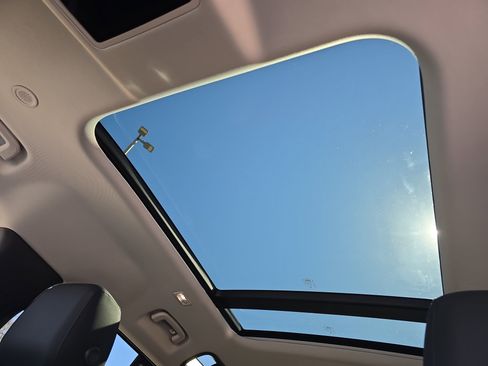 Certified 2025 Land Rover Defender 110 S image 29