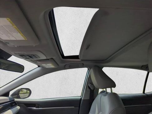 Used 2021 Toyota Camry SE FWD image 20