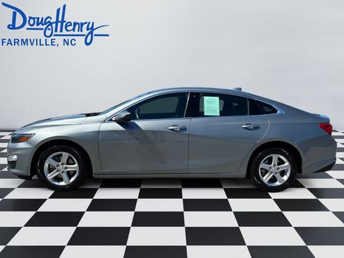 Used 2024 Chevrolet Malibu LT FWD image 2