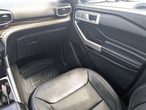 Used 2021 Ford Explorer Limited w/ Equipment Group 301A image 18