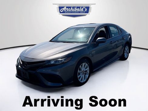 Used 2024 Toyota Camry SE FWD image 2