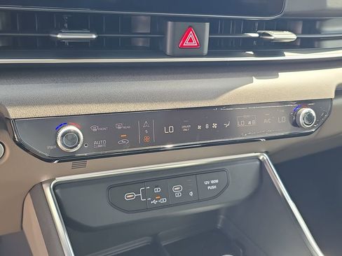 New 2026 Kia Carnival EX FWD image 26