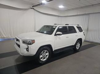 Used 2023 Toyota 4Runner SR5 Premium w/ Moonroof Package AWD/4WD video 1