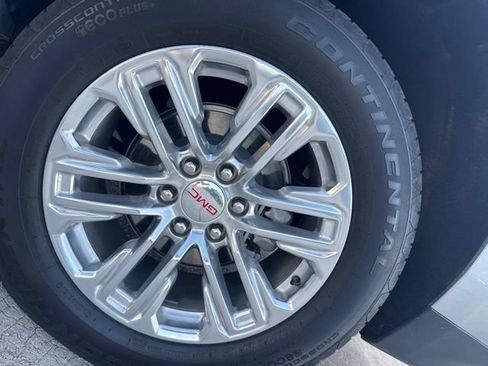 Used 2024 GMC Yukon XL SLT w/ SLT Premium Package AWD/4WD image 11