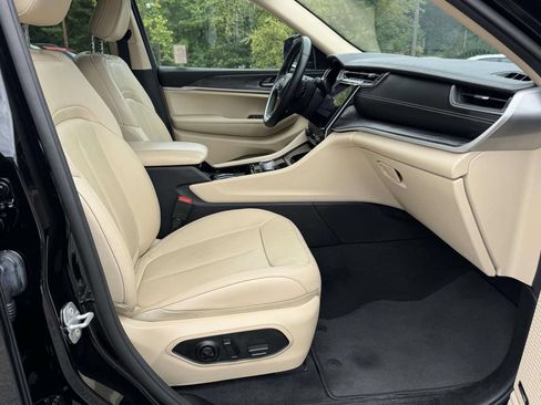 Used 2022 Jeep Grand Cherokee L Limited w/ Luxury Tech Group II AWD/4WD image 15