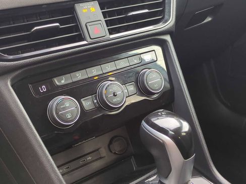 Used 2024 Volkswagen Taos SE image 17