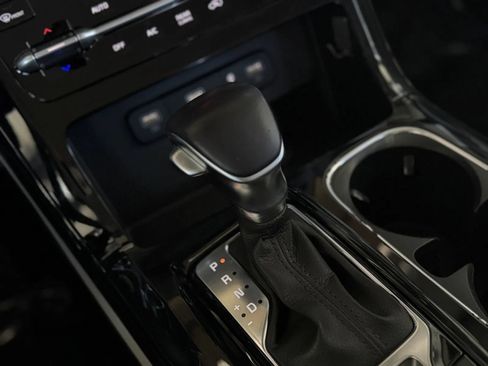 Used 2024 Kia Carnival EX FWD image 35
