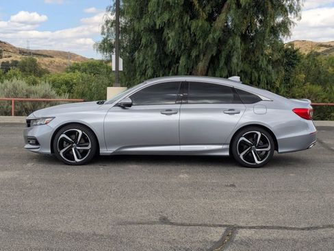 Used 2018 Honda Accord Sport image 9