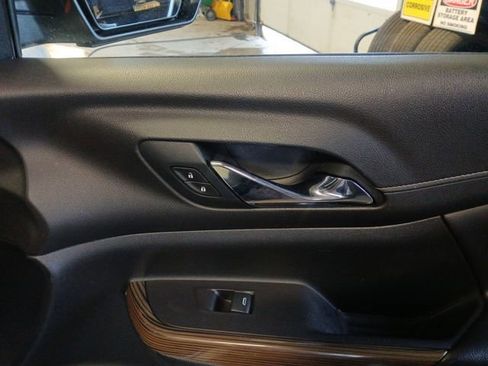 Used 2020 GMC Acadia SLE w/ Driver Convenience Package image 59