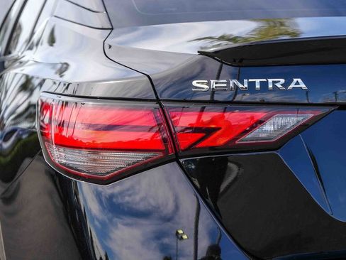 Used 2024 Nissan Sentra SR FWD image 11