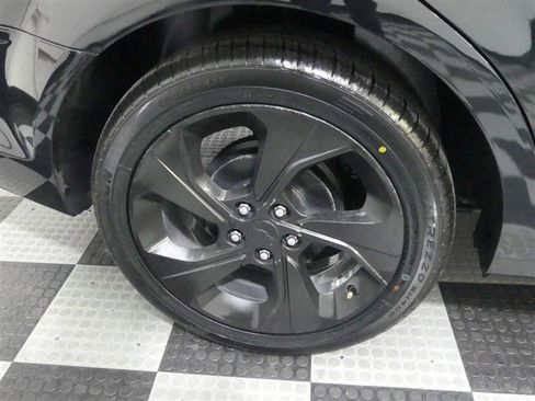 Used 2019 Chevrolet Sonic Premier FWD image 16