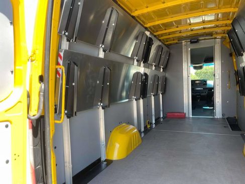 Used 2021 Mercedes-Benz Sprinter 2500 w/ Acoustic Package image 15