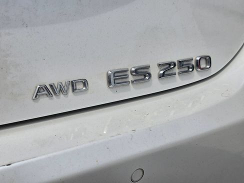 Used 2022 Lexus ES 250 w/ Premium Package AWD/4WD image 5