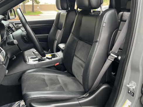 Used 2022 Jeep Grand Cherokee Laredo X RWD image 24