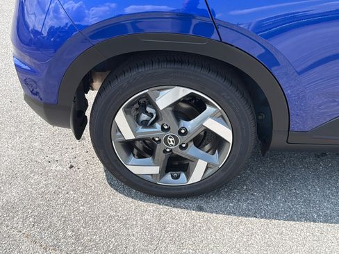 Certified 2025 Hyundai Venue Limited FWD image 18