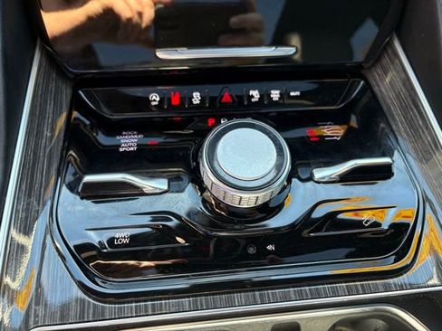 Used 2022 Jeep Wagoneer Series III w/ Premium Group I image 18