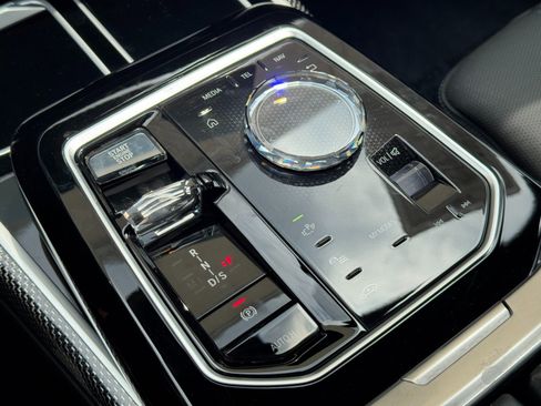 Used 2023 BMW 740i w/ Executive Package RWD image 36