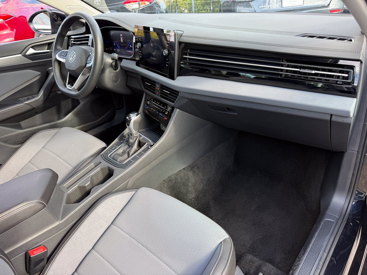 Used 2026 Volkswagen Jetta SE FWD image 18