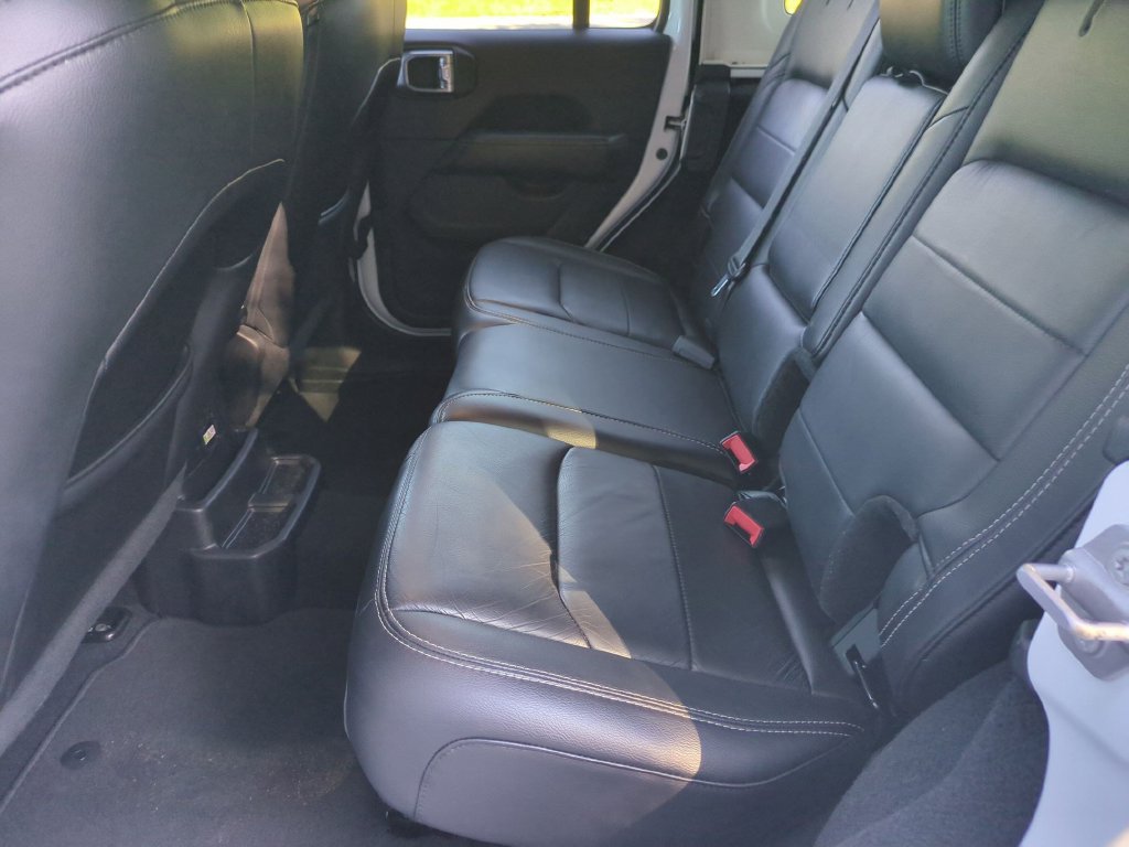 Used 2019 Jeep Wrangler Unlimited Sahara AWD/4WD image 30