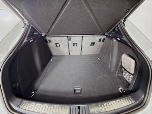 Certified 2026 Porsche Macan image 10