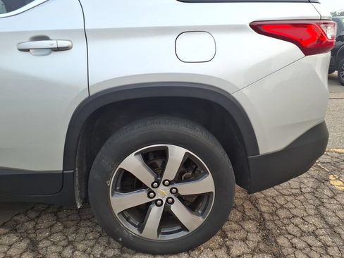 Used 2020 Chevrolet Traverse LT w/ LT Premium Package AWD/4WD image 24