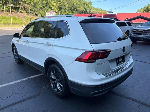Used 2022 Volkswagen Tiguan SE AWD/4WD image 2