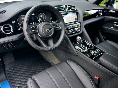 Used 2023 Bentley Bentayga image 4