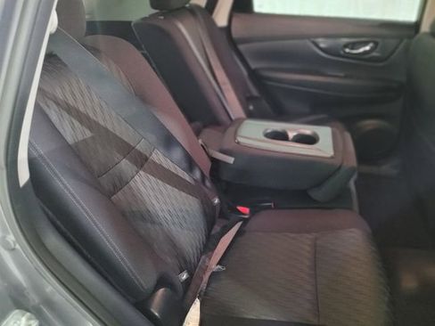 Used 2018 Nissan Rogue SV image 49