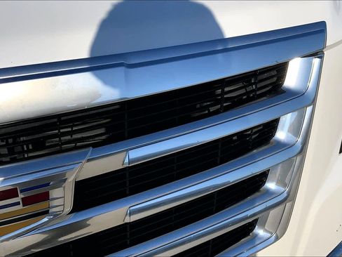 Used 2019 Cadillac Escalade Premium Luxury RWD image 30