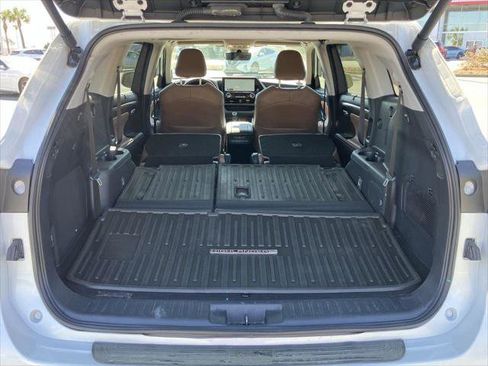 Certified 2025 Toyota Highlander Limited image 29